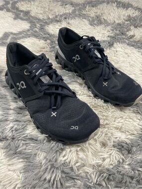 On Cloud Shoes Women’s Size 9 Black Running Shoes Comfort Lace Up Swiss Cloud X